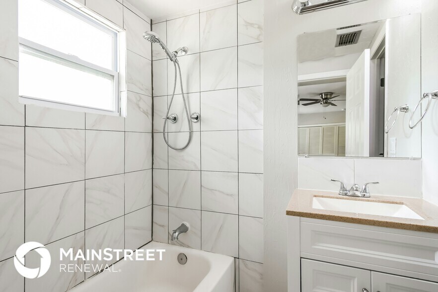 Building Photo - 825 E Jackson Ave