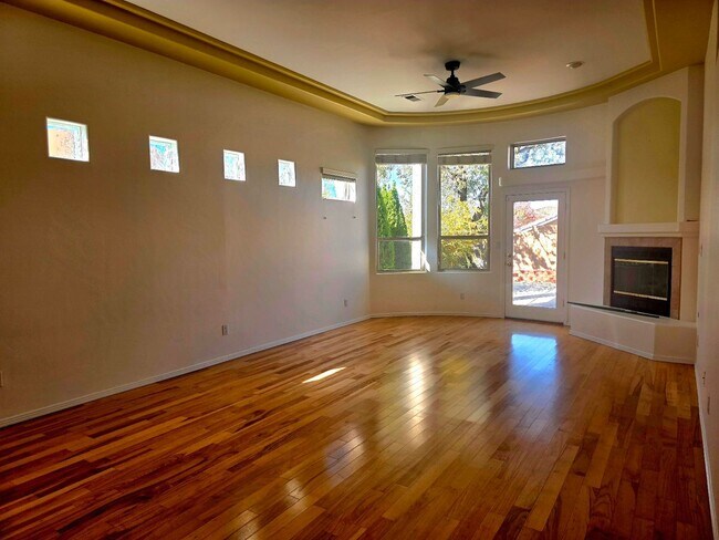 Building Photo - 3-Bedroom, 2-Bathroom Home in Desirable Far NE Heights