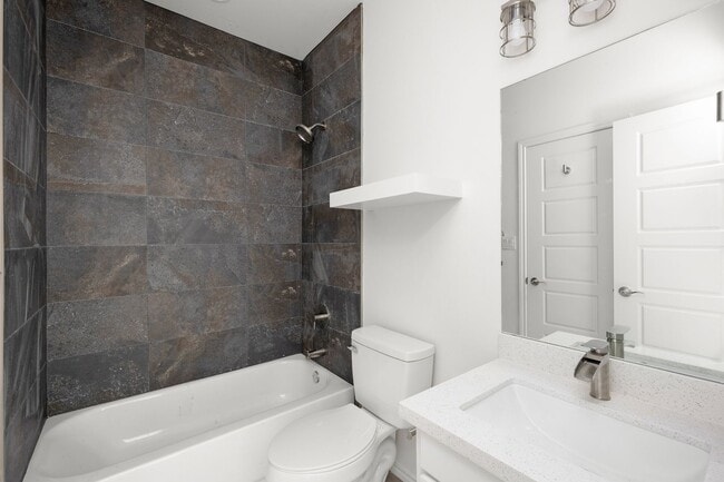 Building Photo - 2328 S Vly Cir