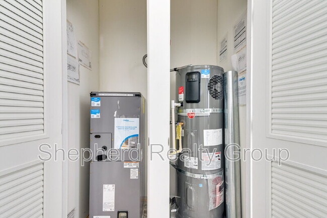 Building Photo - 15914 Dauchy Ave