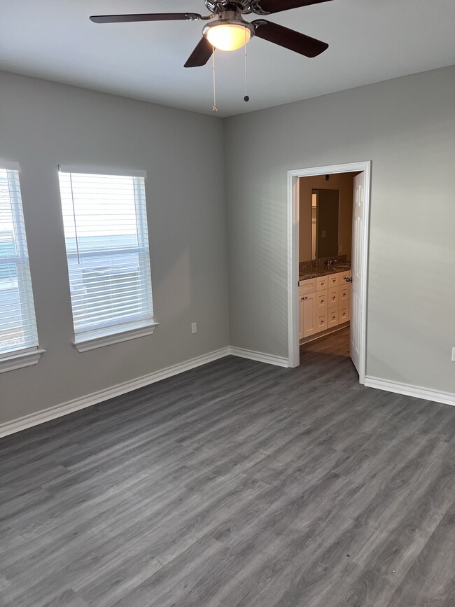 Building Photo - 312 W Watson St