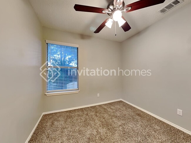 Building Photo - 1737 Creekbend Dr