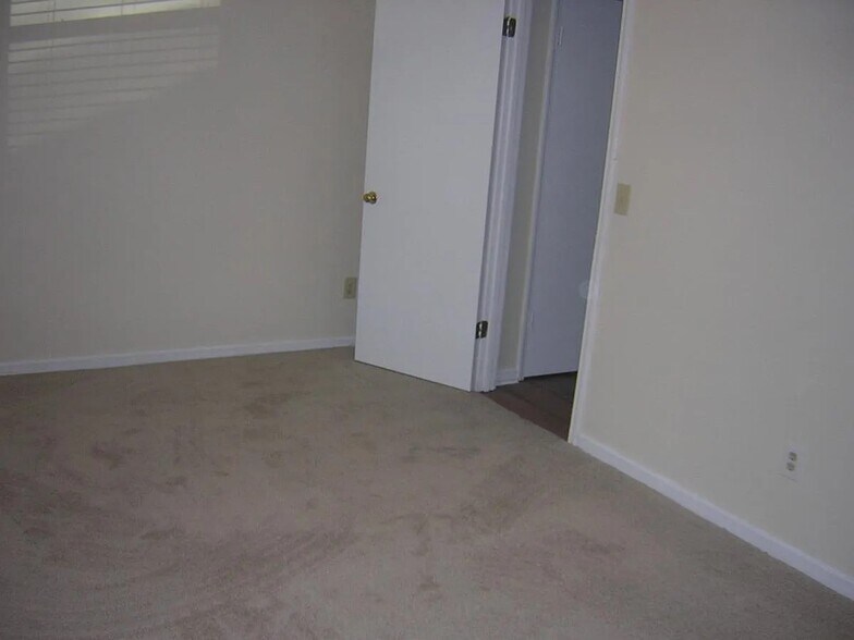 Building Photo - 133 Sandalwood Cir