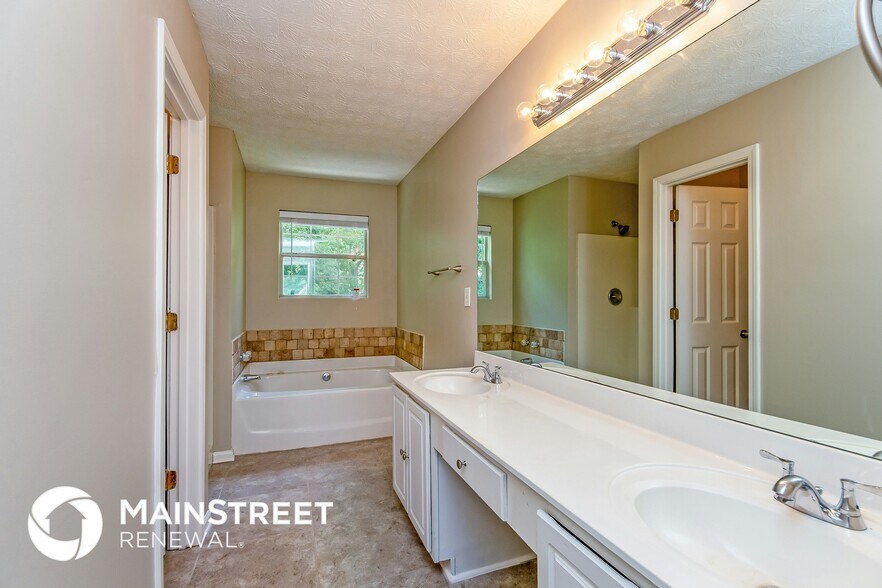 Building Photo - 1305 Sandybrook Ct