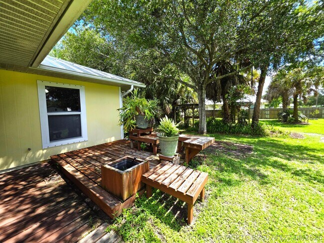 Building Photo - 6707 Coquina Ave