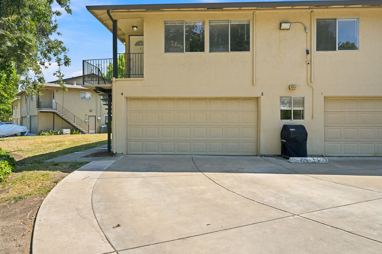 Building Photo - 1005 Mohr Ln