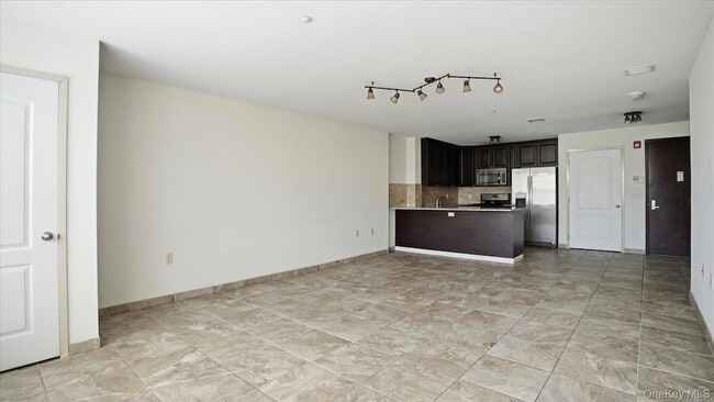 Building Photo - 400 Carney St
