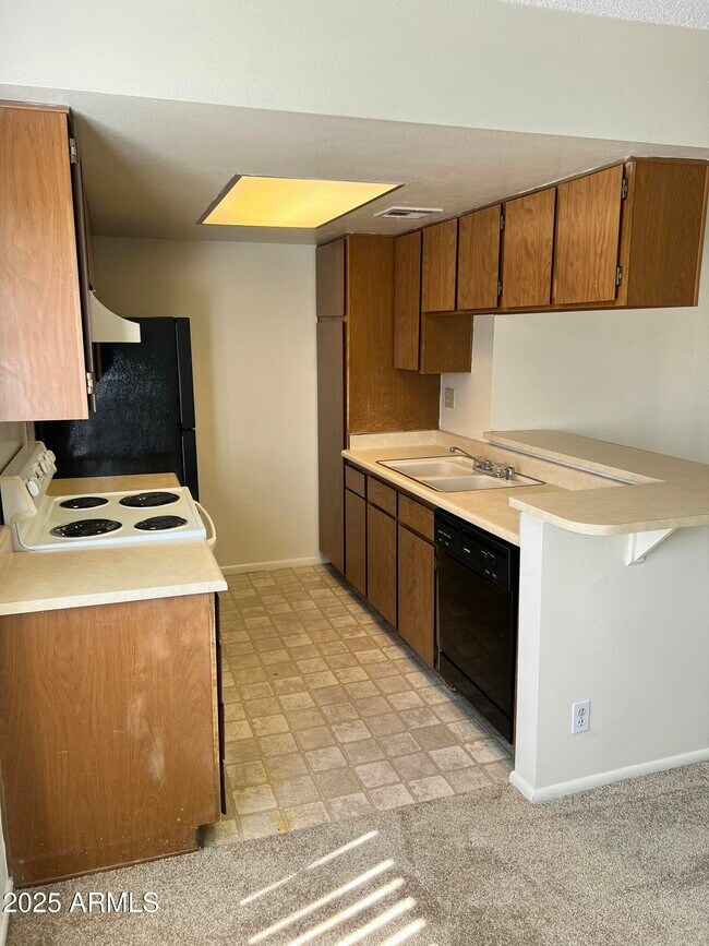 Building Photo - 1111 E University Dr