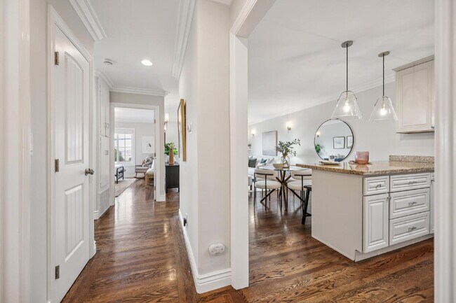 Building Photo - Beautiful 3 Bedroom 2 Bathroom Single Fami...