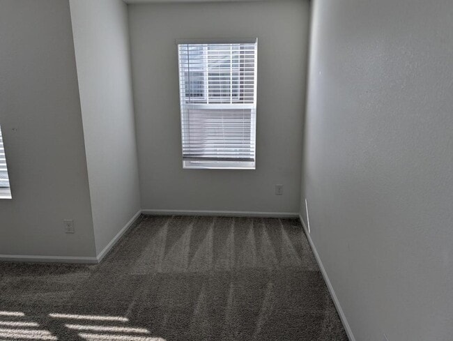 Building Photo - 17517 Booth Fls Wy