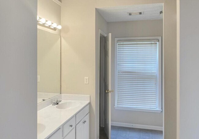 Building Photo - 2550 Plymouth Way