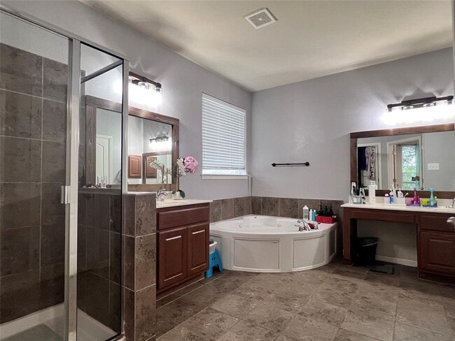 Building Photo - 3604 Pine Needle Cir