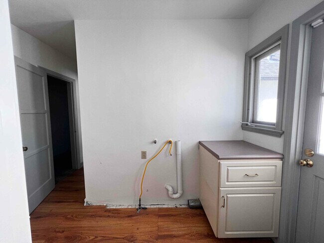 Building Photo - 3577 Thorndale Rd
