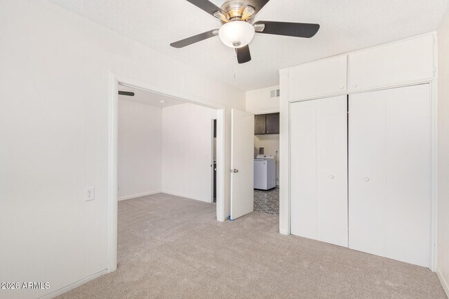 Building Photo - 108 W Balboa Dr