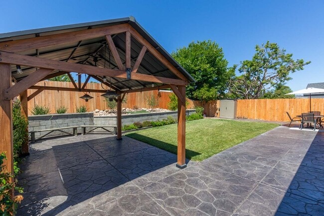 Building Photo - 3 Bed, 2 Bath Single Level Home in Mira Mesa