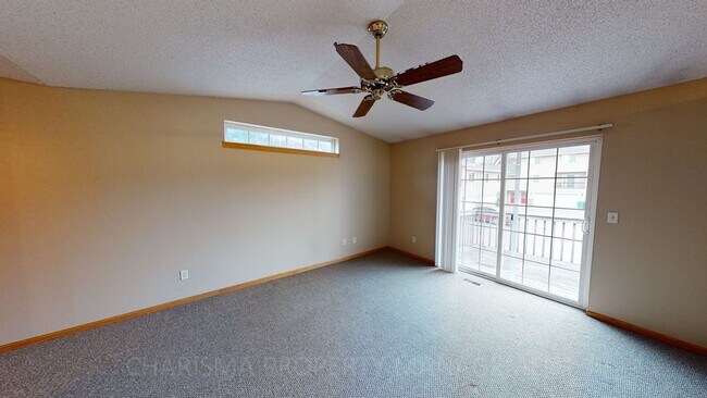 Building Photo - 3 BD, 2 BA, DOUBLE ATTACHED GARAGE, GREAT ...