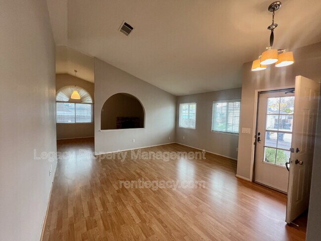 Building Photo - 1180 Camellia Ln