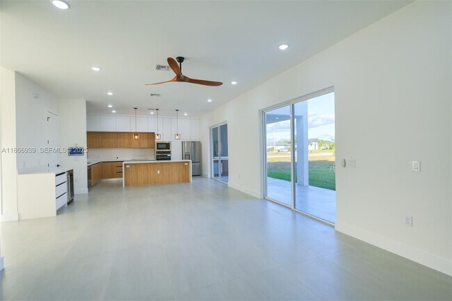 Building Photo - 5 SW 26th Pl