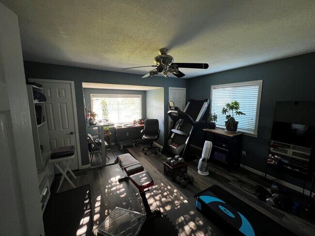 Building Photo - Beautiful Home in Southwest Woodland Cul-d...