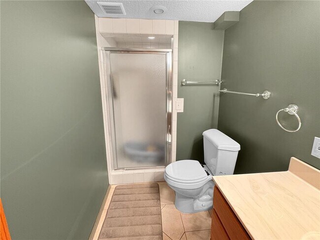 Building Photo - 717 Ashley Dr