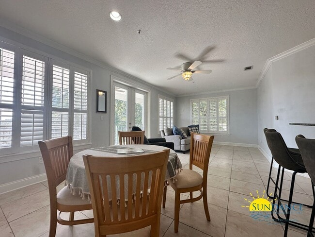 Building Photo - Beautiful Partially Furnished Condo in Downtown Fort Walton Beach!