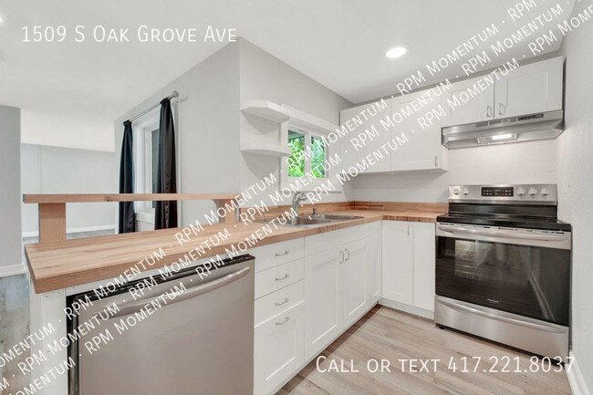 Building Photo - CUTE 2BED/1BATH MIDTOWN HOME - NEAR OAK GR...