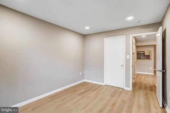 Building Photo - 1603 Carriage House Terrace