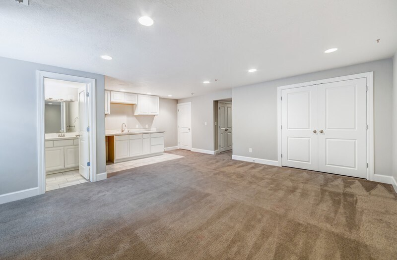 Building Photo - 4251 Cresthaven Ln