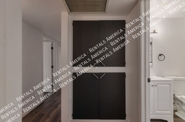 Building Photo - 2118 N Rita Ave