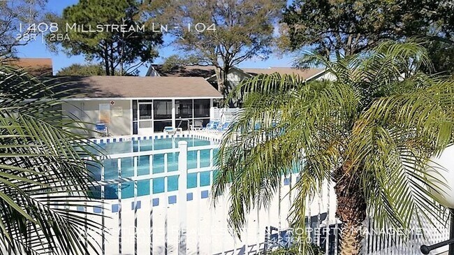 Building Photo - Lake Tiffany of Dunedin Offers 2/2!