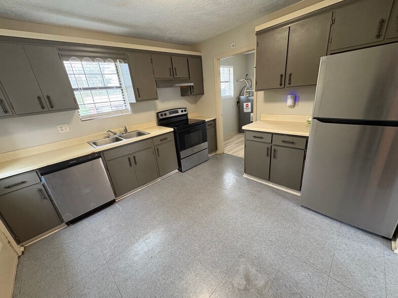 Building Photo - 244 Park Rd SW