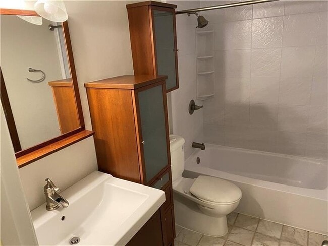Building Photo - 3125 Colonial Way