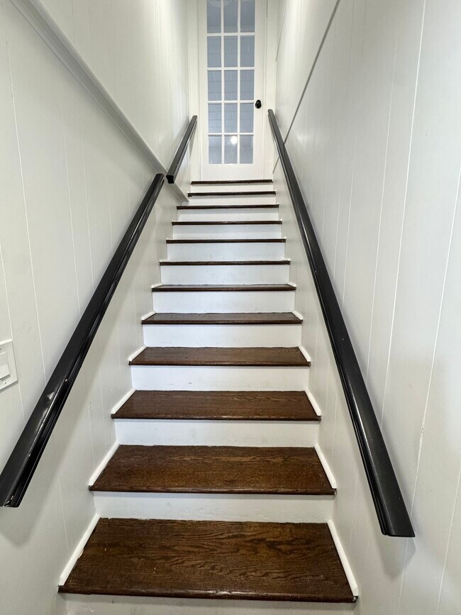 Building Photo - 162 High St