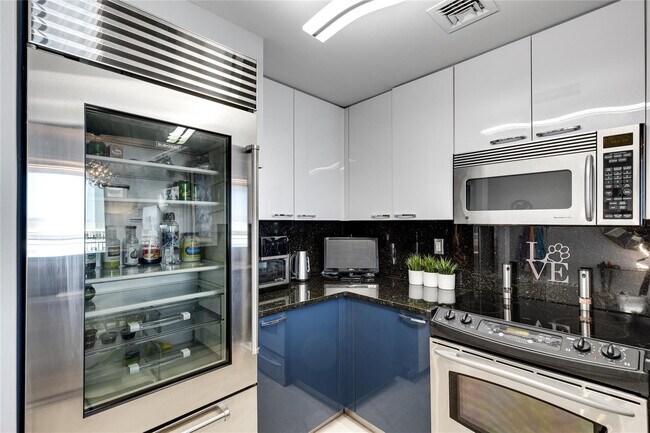 Building Photo - 511 SE 5 Ave