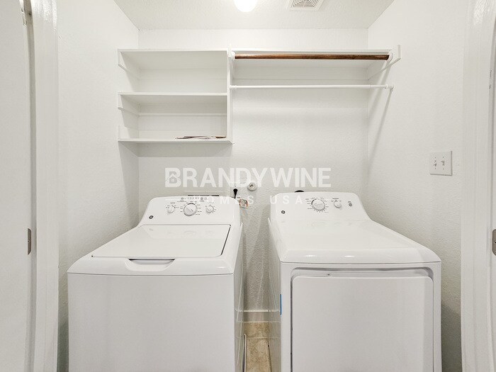 Building Photo - 10314 Ida Gdn Wy