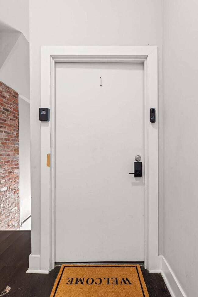 Building Photo - 826 N Broad St