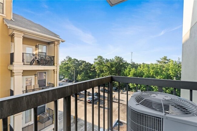 Building Photo - 795 Hammond Dr NE