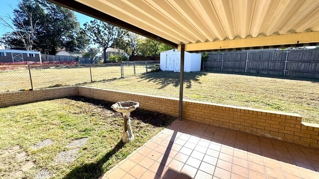 Building Photo - Comfortable & Convenient Living on Nightin...