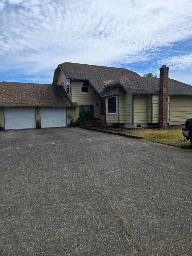 Building Photo - STATUS:  AVAILABLE  | R325B | $2395