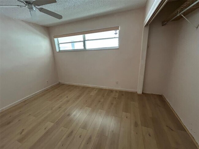 Building Photo - 3301 Spanish Moss Terrace