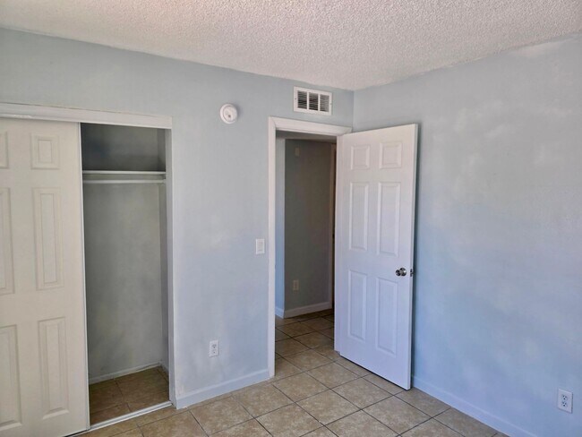 Building Photo - 2685 S 17th Ave