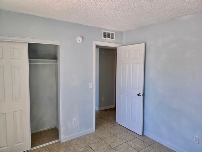 Building Photo - Hacienda Estates Three Bedroom Two Bath home !!! Close to Hospital and Retail Stores
