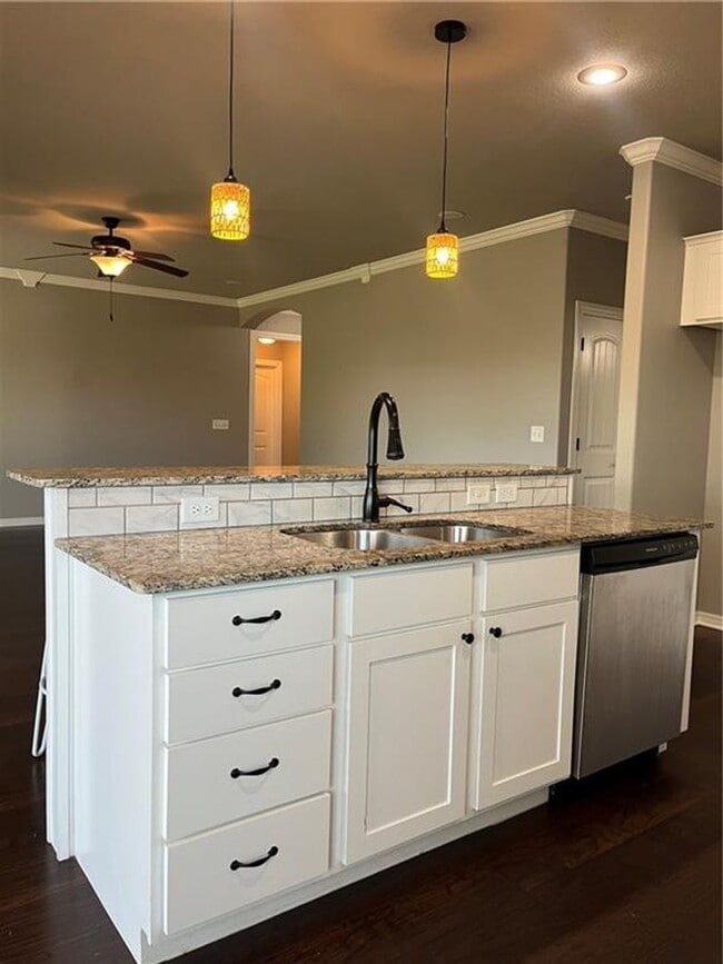 Building Photo - 4608 W Wales Dr