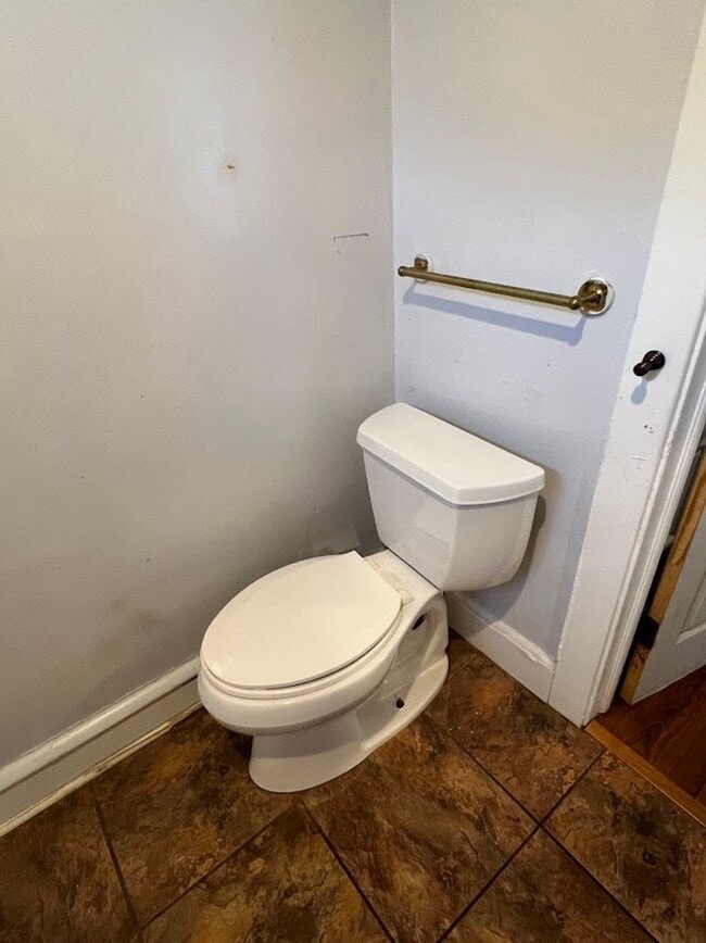 Building Photo - 4 Bedroom House