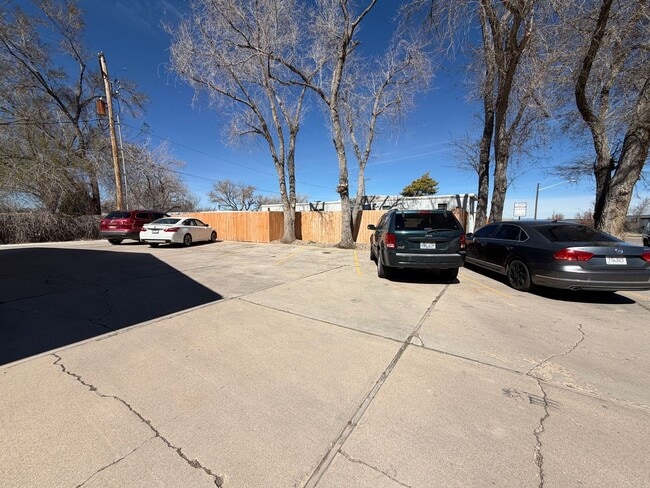 Building Photo - 2 Bedroom - 1 bath apartment