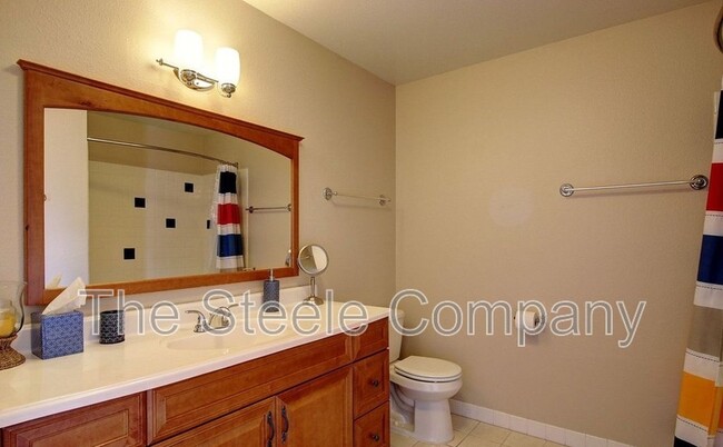 Building Photo - 1121 Chino St