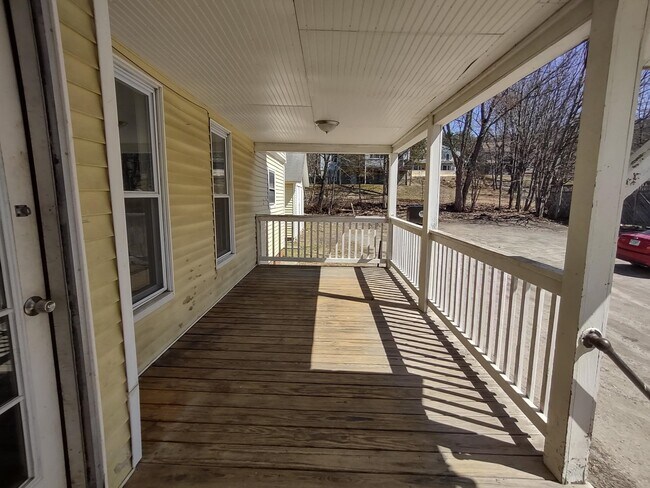 Building Photo - 48 Laurel St