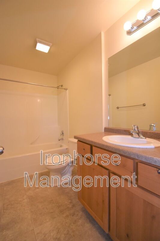 Building Photo - 807 W Villard St