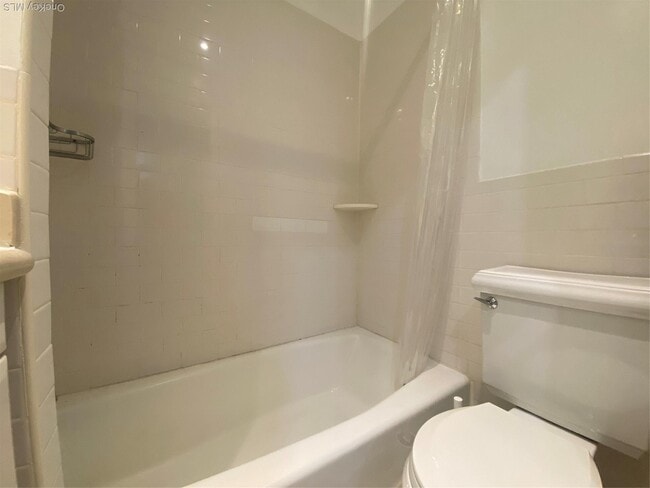 Building Photo - 84-80-84161 161st St