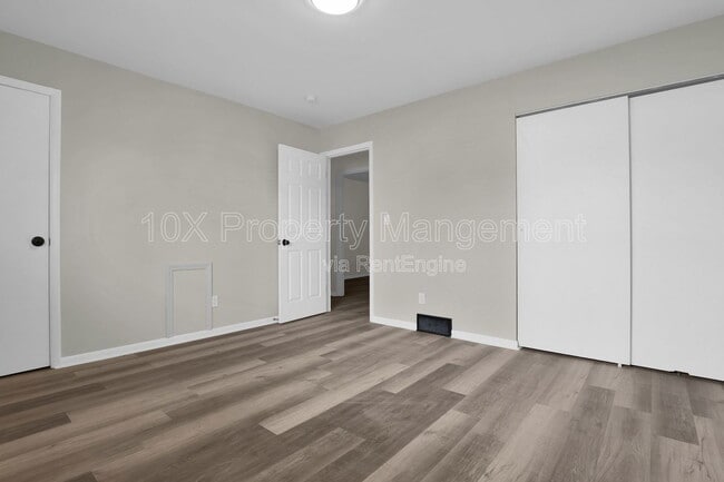 Building Photo - 711 S Chesterfield Rd